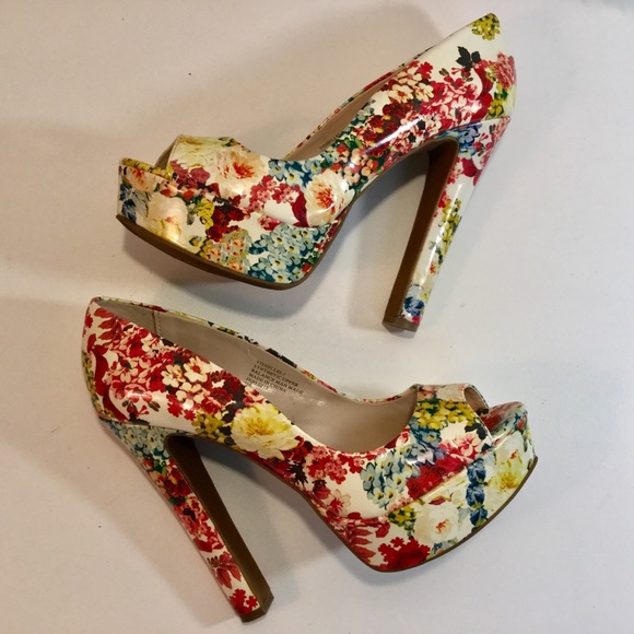 Nine West Shoes - Nine West Peep toe stiletto floral pumps 5.5” heel
